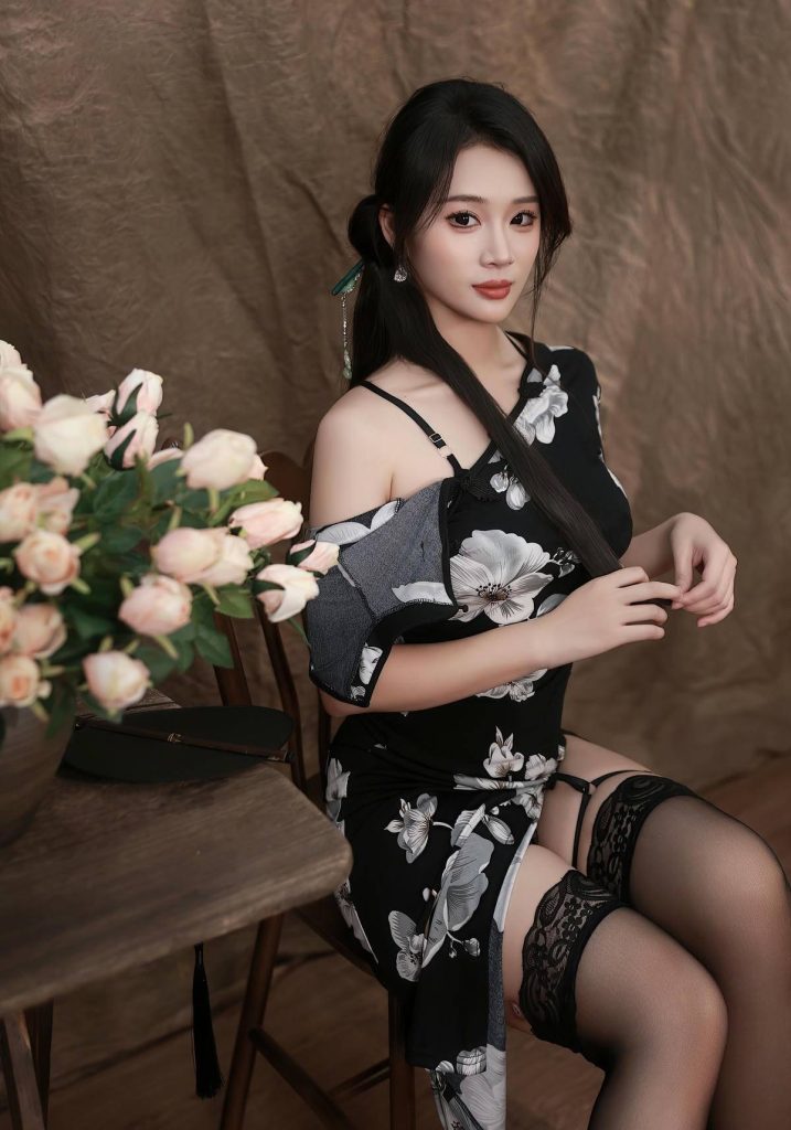 [秀人网] 南乔全套合集：30期精选 - 旗袍/兔女郎/机车风 [23GB/4K高清]-密语社