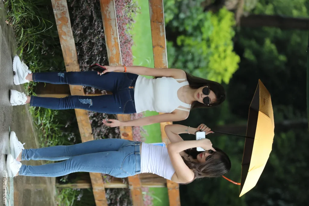图片[9]-【魔镜街拍】范家辉 x 芝芝Booty 户外写真：绿意徜徉 [436P18V 11.8GB全收录]​-密语社