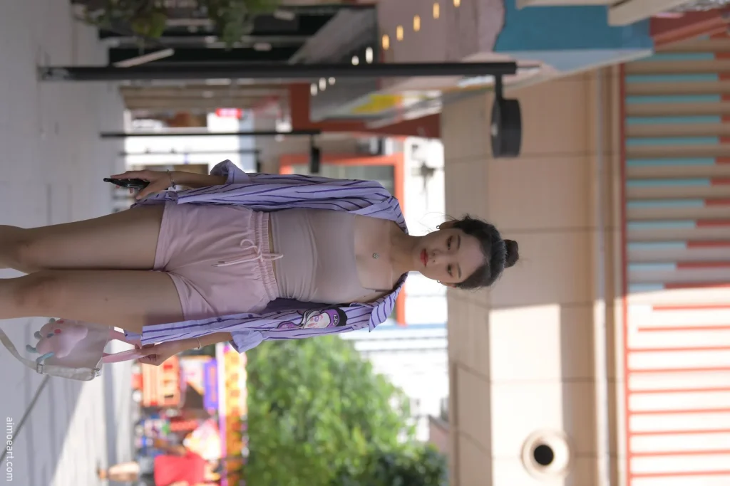 图片[1]-【魔镜街拍】一始作品：粉色女孩街头风 [1132P1V 36GB高清下载]-密语社