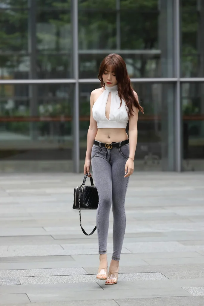 图片[4]-街拍美女芝芝：都市丽人牛仔裤系列高清图片视频 [124P1V 3.4GB]-密语社