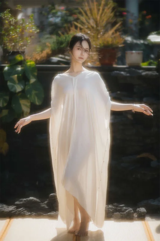 YITUYU艺图语 2025.04.07 池塘边兮兮的少女 莎莎-玫瑰图库