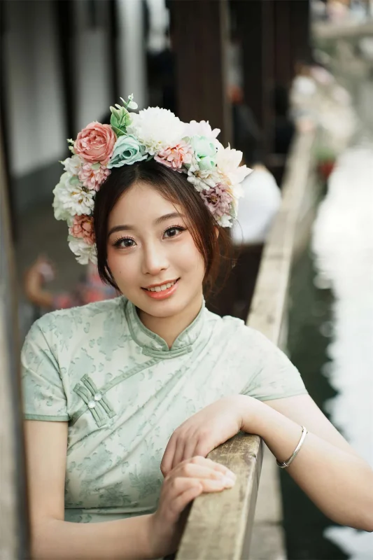 YITUYU艺图语 2025.08.12 绿色旗袍簪花 小u-玫瑰图库