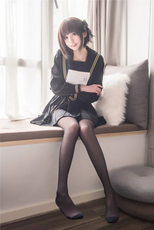 动漫Cos博主-你的负卿No.04 窗台制服-玫瑰图库