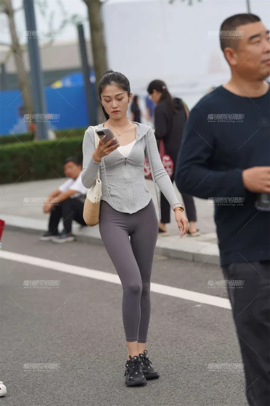瑜伽裤小妹-觅颜社