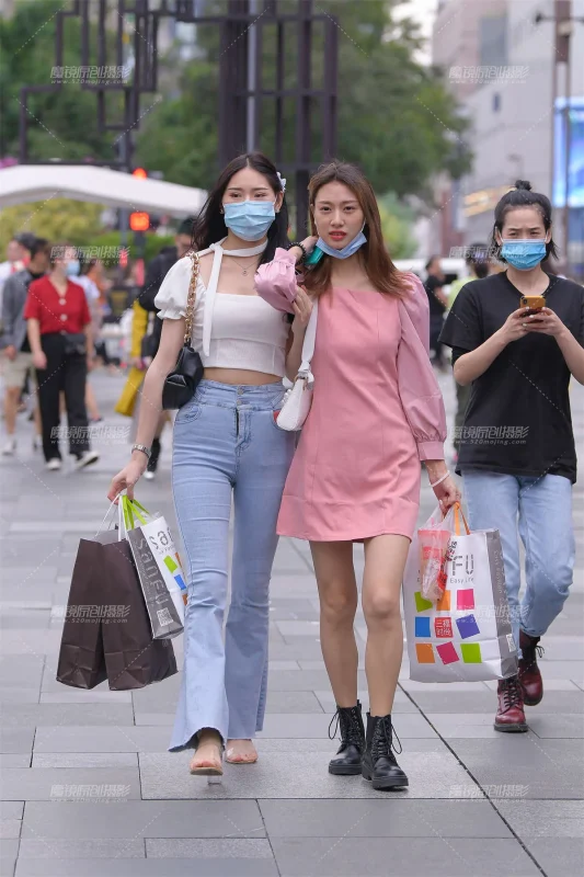 身材十分高挑的紧牛美女-觅颜社