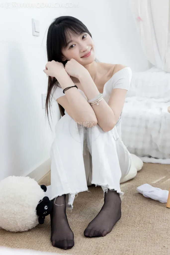 物恋传媒 NO.2670 山奈-帆布鞋、白棉袜、薄黑丝 无水印版 [156P-1V-10.9GB]-图屿X